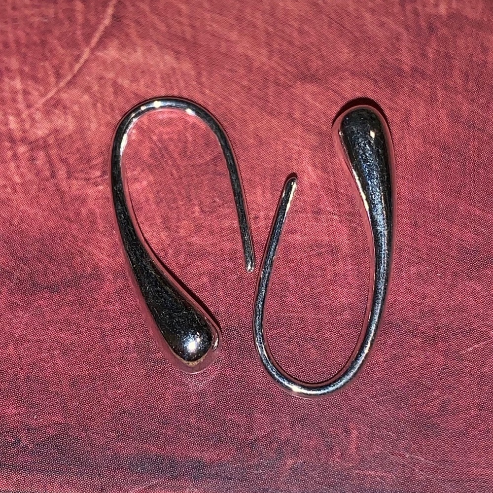 Sleek 925 Silver Tear Drop Dangling Earrings - Picture 6 of 7